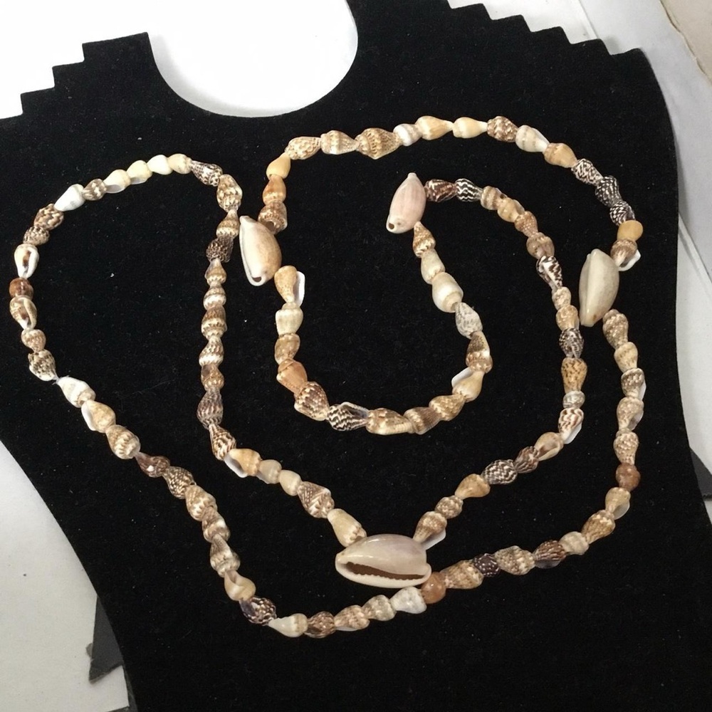 Hand Made Shell Necklace - Picture 7 of 8